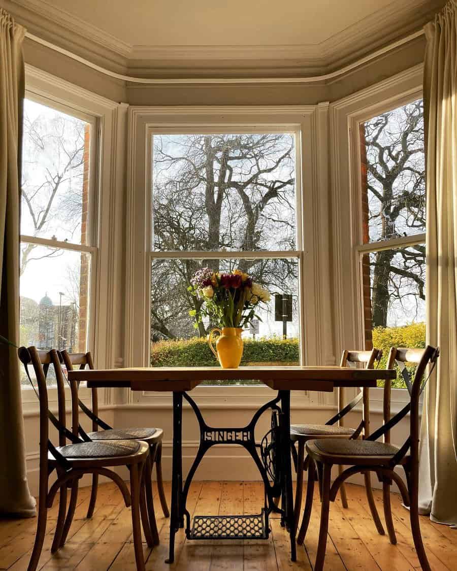 Colonial window trim