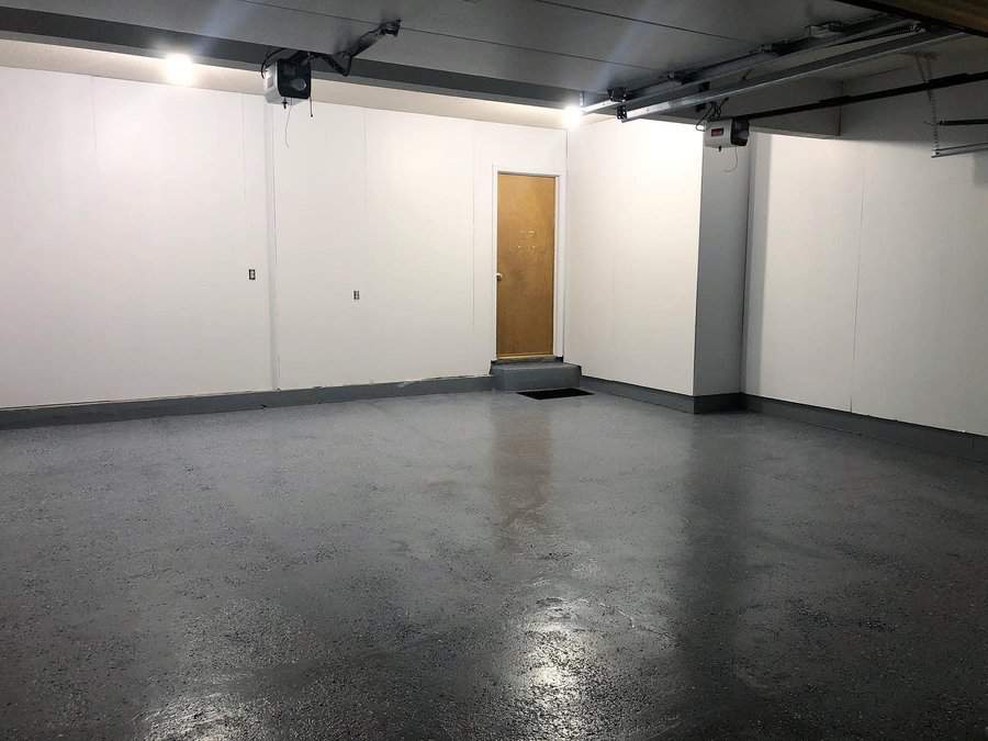 garage with white wall dark grey floor