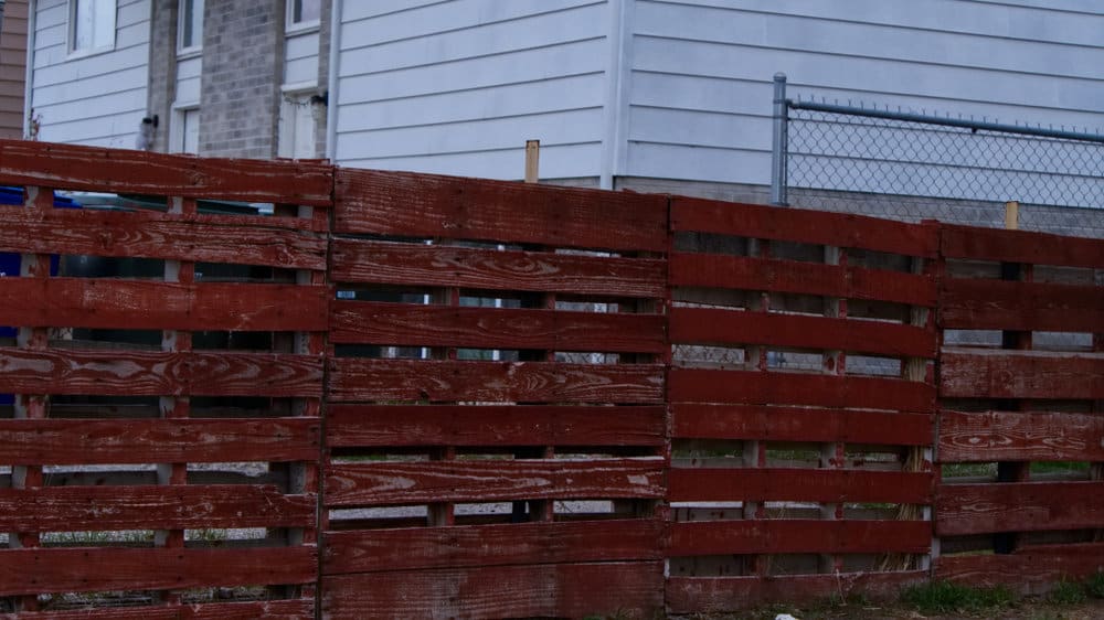 DIY pallet fence