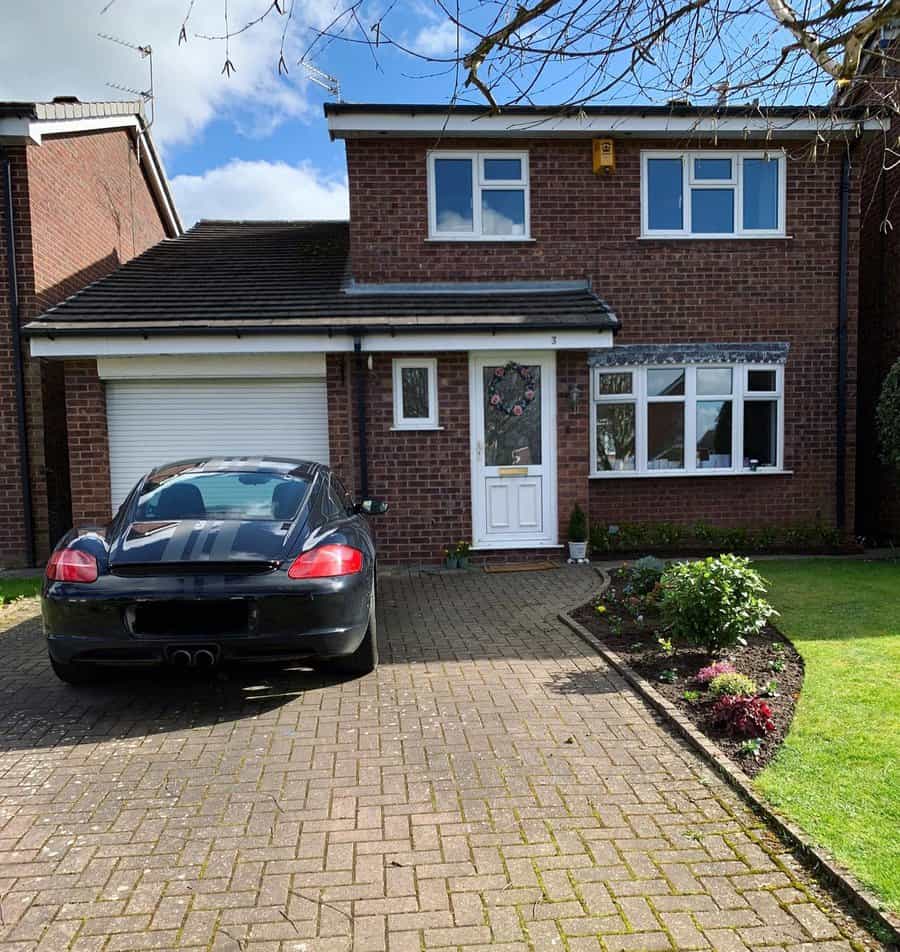 Curved landscape front garden