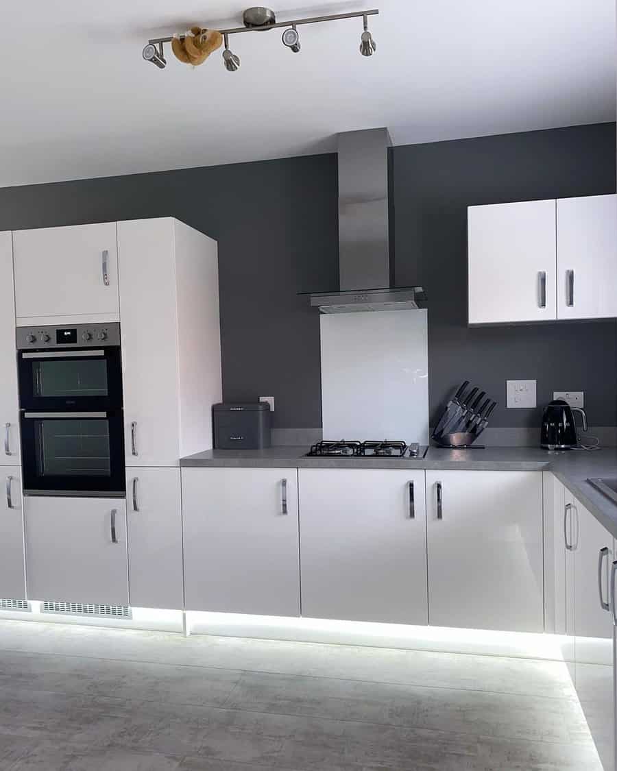 Minimalist white kitchen cabinets