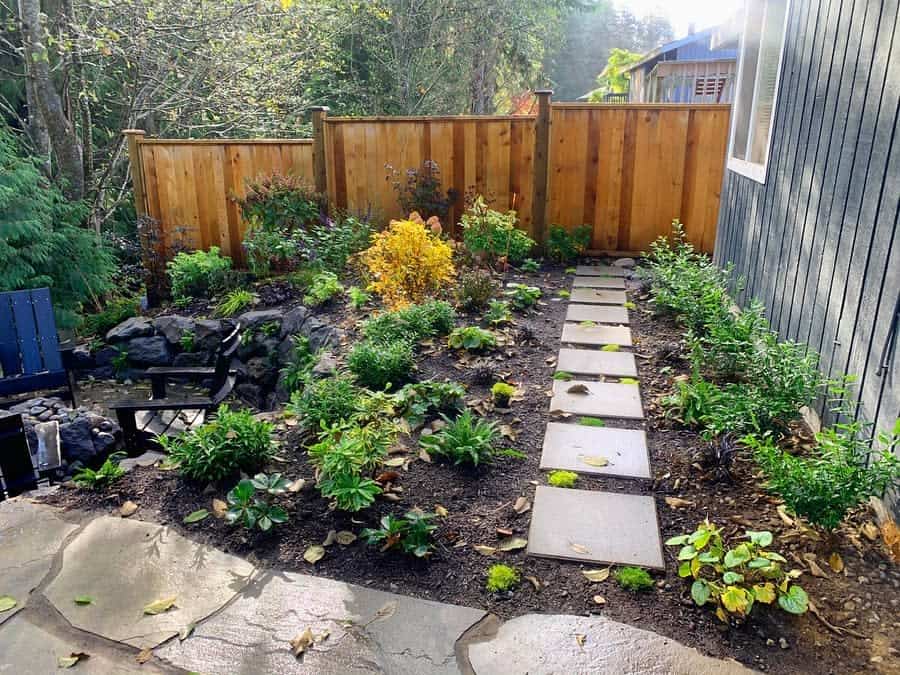 Backyard landscaping with stepping stones