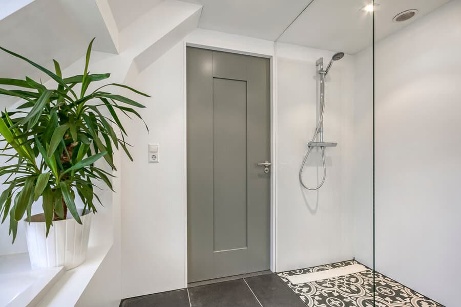 Minimalist Bathroom Door Ideas 10 Frameless bathroom door