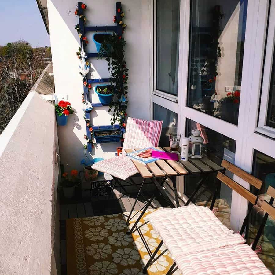 Cafe style balcony