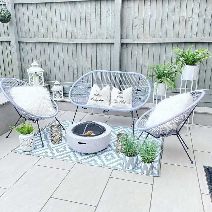 Patio with area rug 