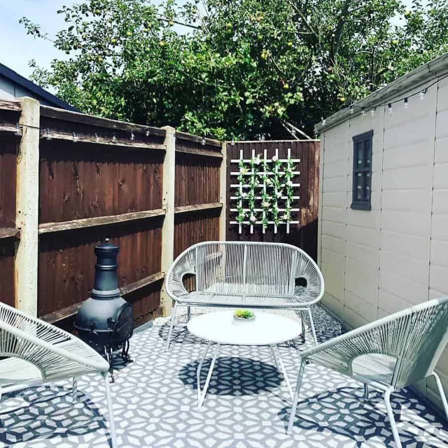 Patio with green wall